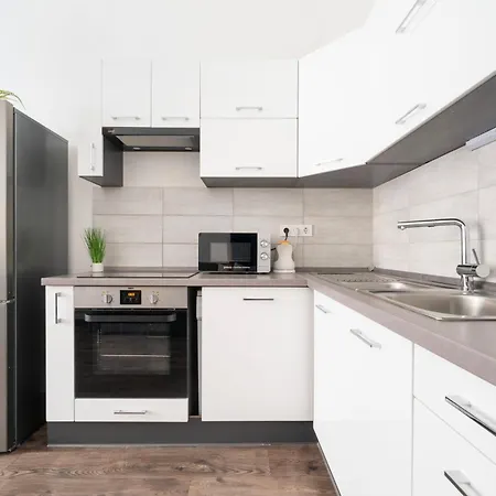 Apartman Simple Spot 1 Min Walk To Szimpla Kert With Ac Budapest