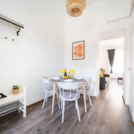 Daire Simple Spot 1 Min Walk To Szimpla Kert With Ac