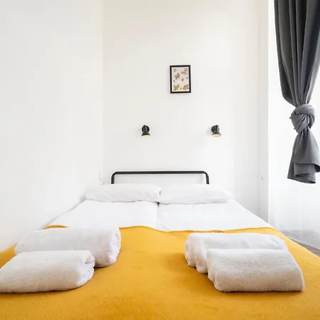 Simple Spot 1 Min Walk To Szimpla Kert With Ac *