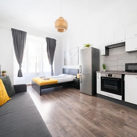 Simple Spot 1 Min Walk To Szimpla Kert With Ac Appartement