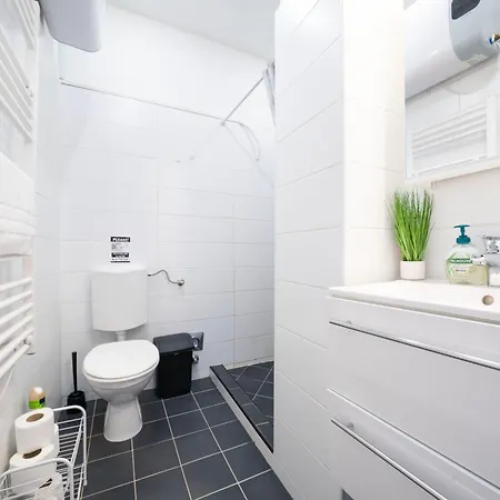Simple Spot 1 Min Walk To Szimpla Kert With Ac Apartment *