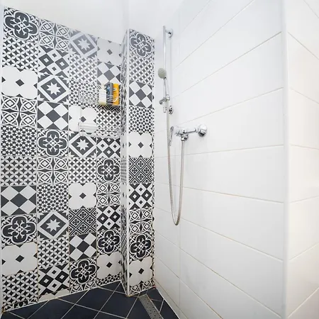 Simple Spot 1 Min Walk To Szimpla Kert With Ac Budapest