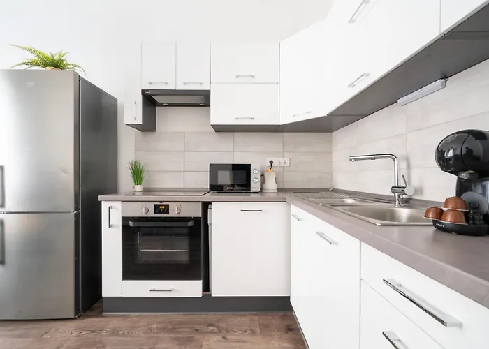Appartamento Simple Spot 1 Min Walk To Szimpla Kert With Ac Budapest